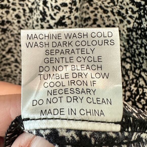 LOVE OLIVE CO | Black White Floral Blouse 100% Cotton Top NWT | Medium - Picture 8 of 8